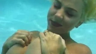 Exposure - lesbian underwater sex